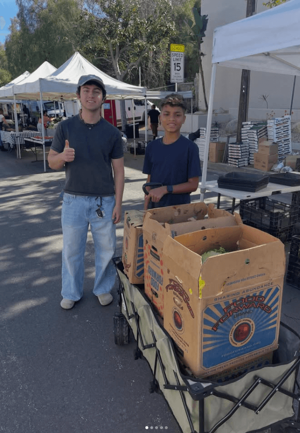 FeelingFullLA team rescuing produce at a local farmers market